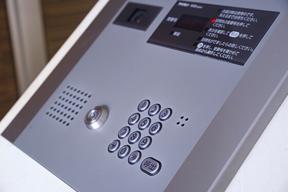 スライド式オートロックドア