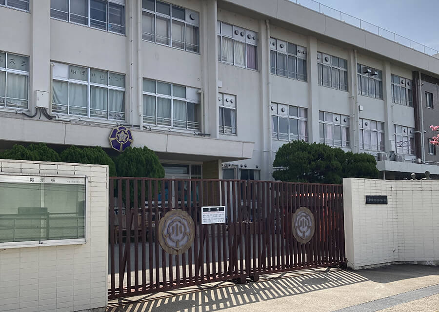 京都教育大学付属桃山小学校（徒歩4分）