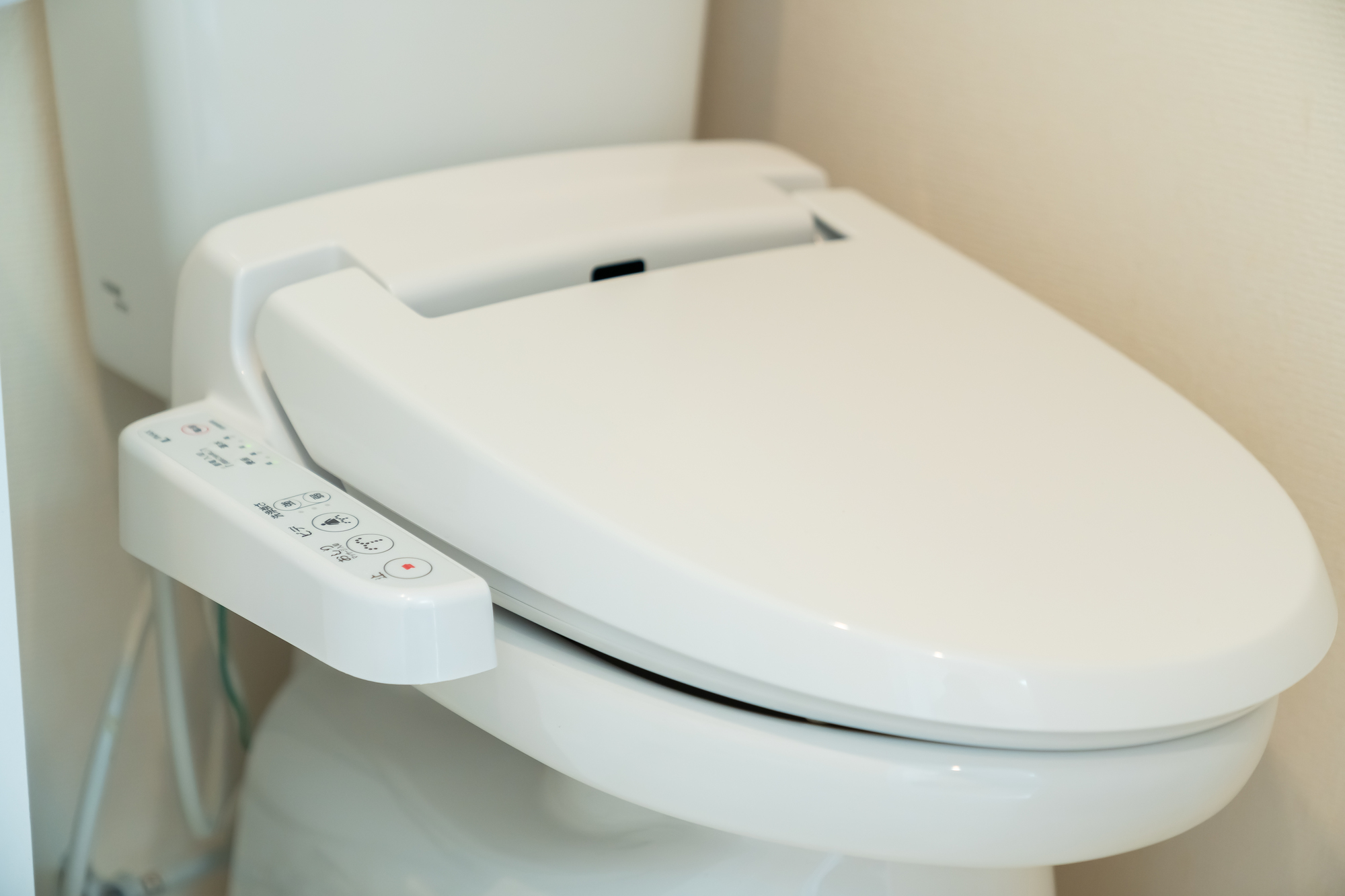 温水洗浄暖房便座（快適なトイレ空間を支える設備）